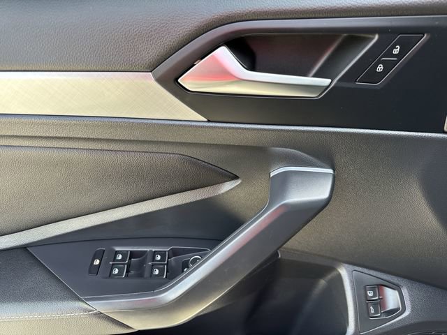 Certified 2022 Volkswagen Jetta SE FWD image 23
