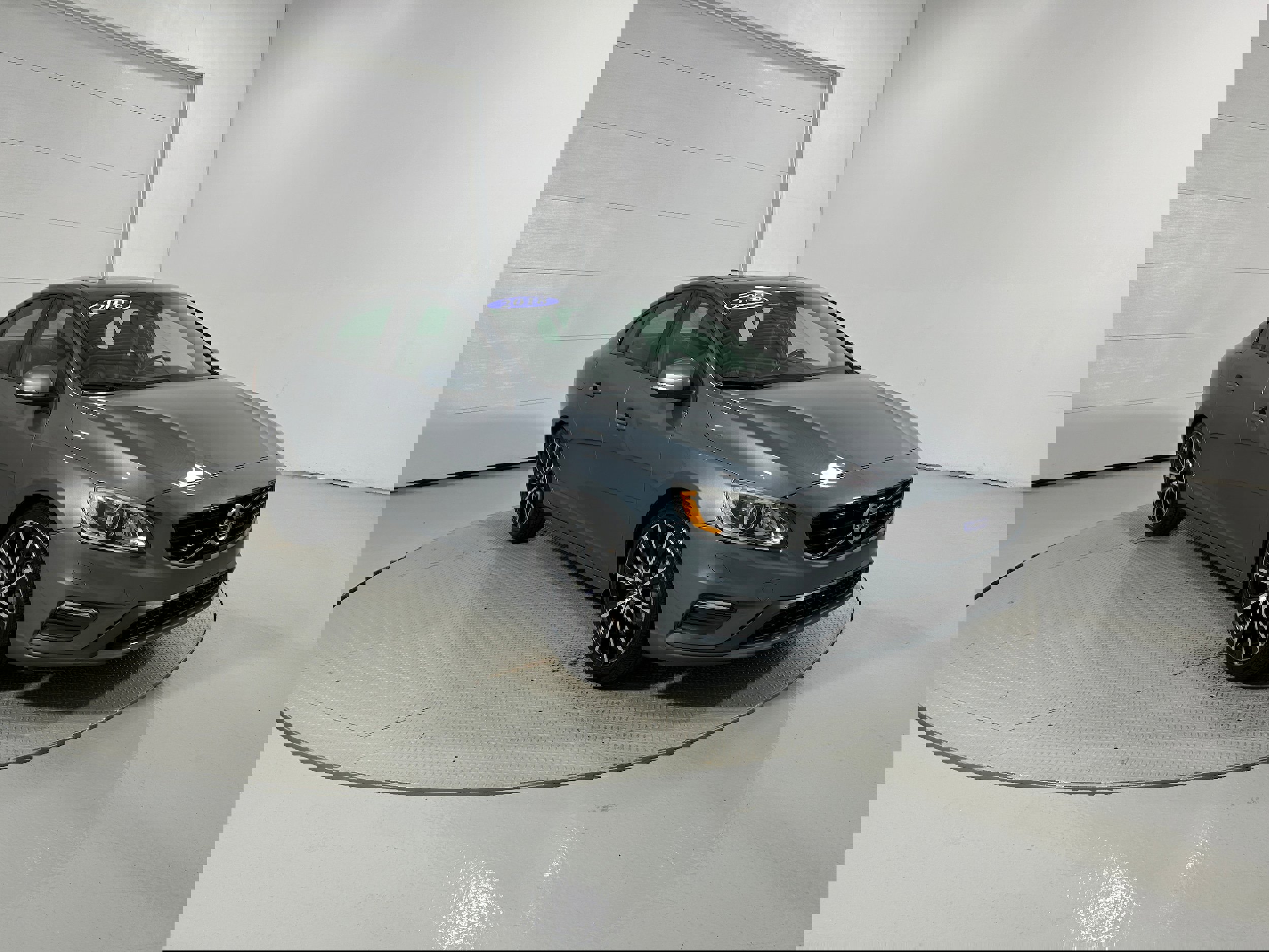 Used 2018 Volvo S60 T5 Dynamic w/ Vision Package image 2