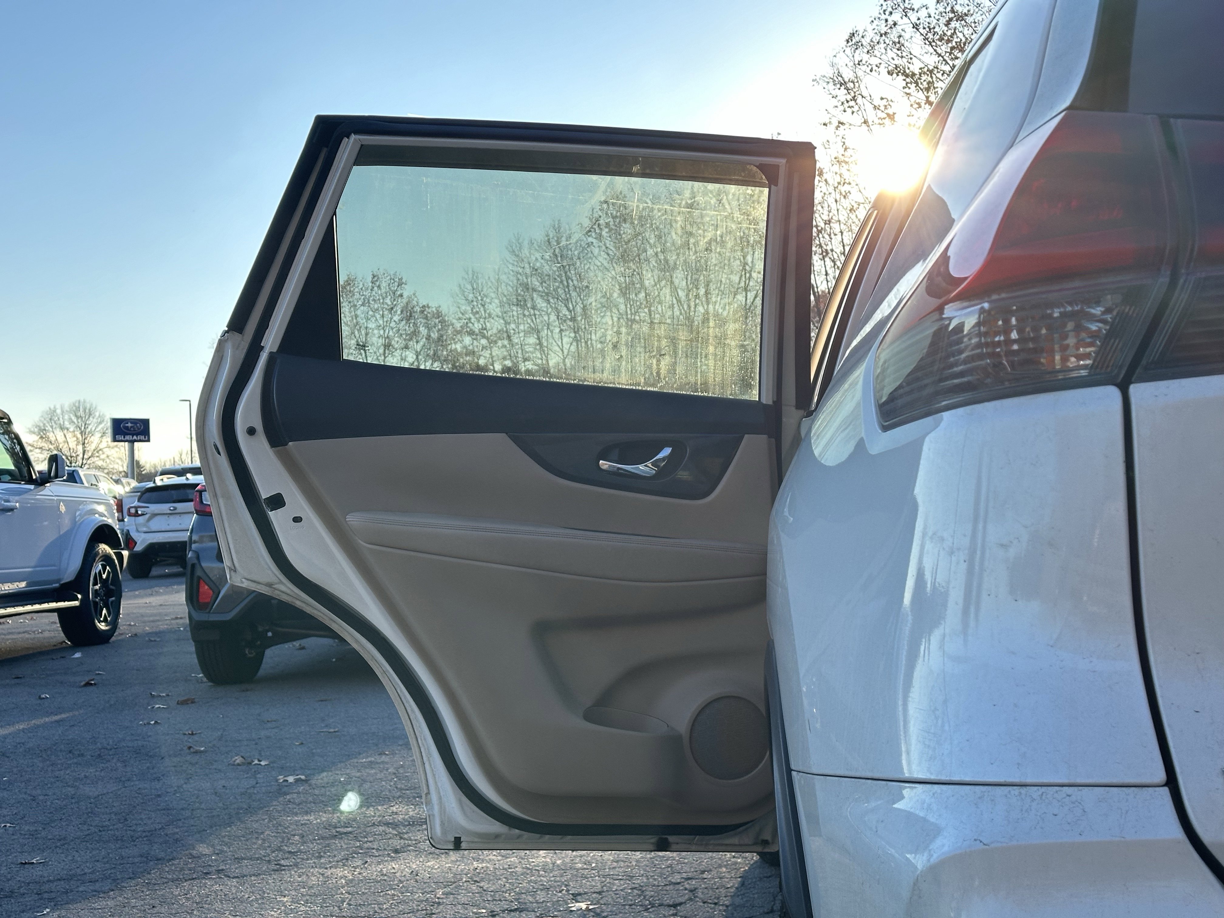 Used 2018 Nissan Rogue SV w/ Premium Package image 23