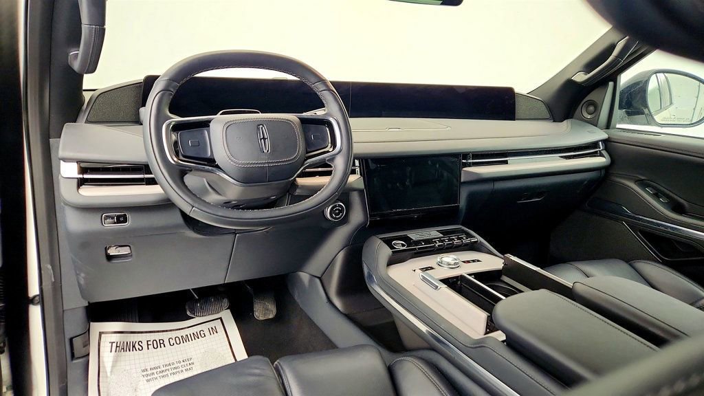 Used 2025 Lincoln Navigator Reserve w/ Jet Appearance Package image 12
