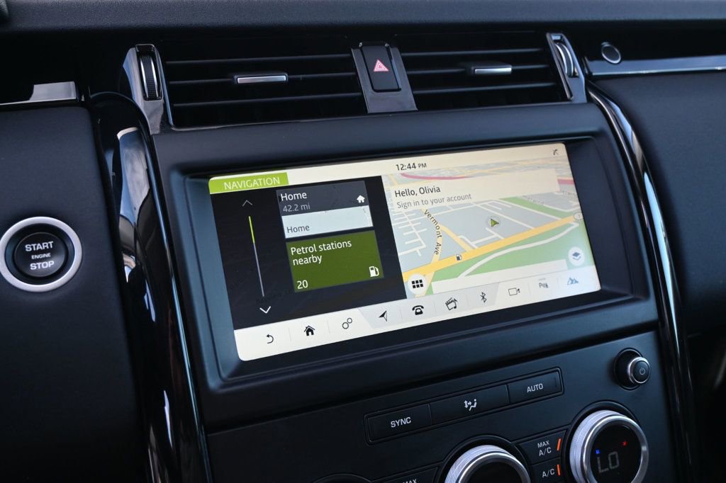 Used 2018 Land Rover Discovery SE image 13