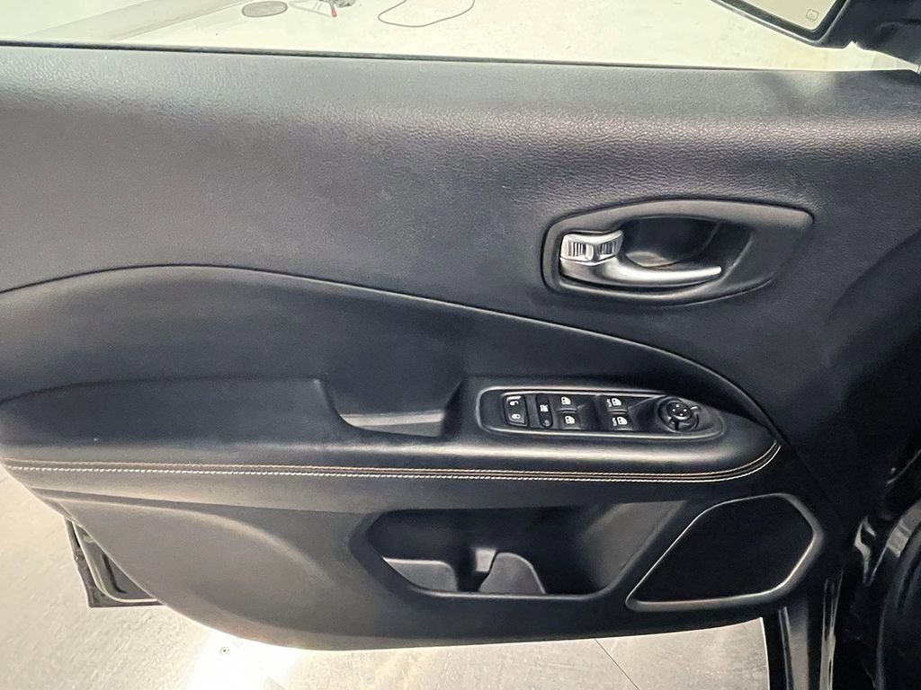 Used 2020 Jeep Compass Latitude w/ Cold Weather Group image 18