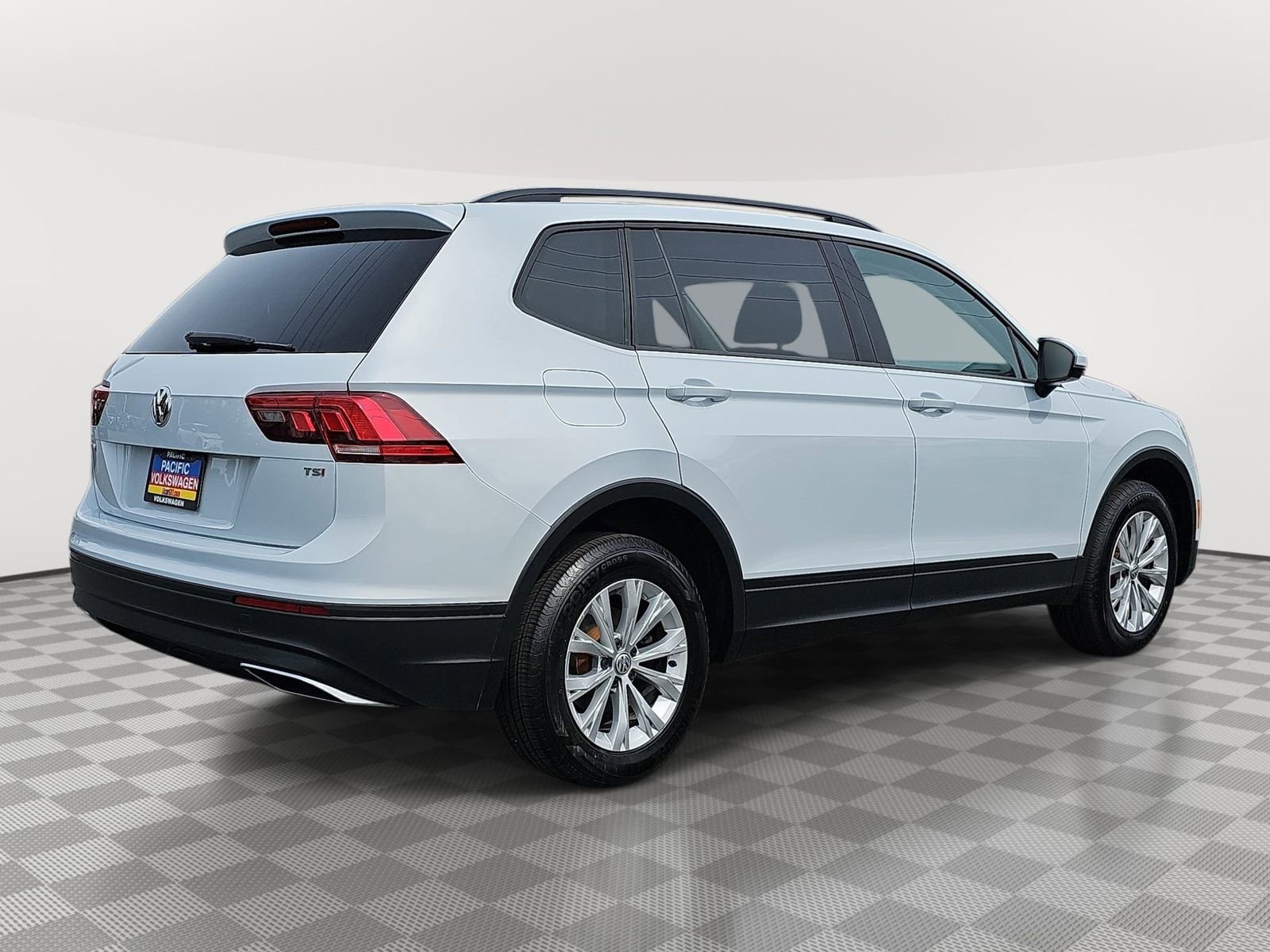 Used 2018 Volkswagen Tiguan S w/ Front Fog Lights Package image 5