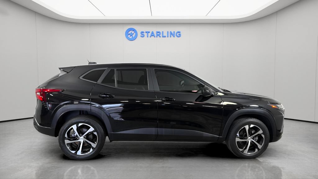 Used 2024 Chevrolet Trax RS w/ Sunroof Package FWD image 12