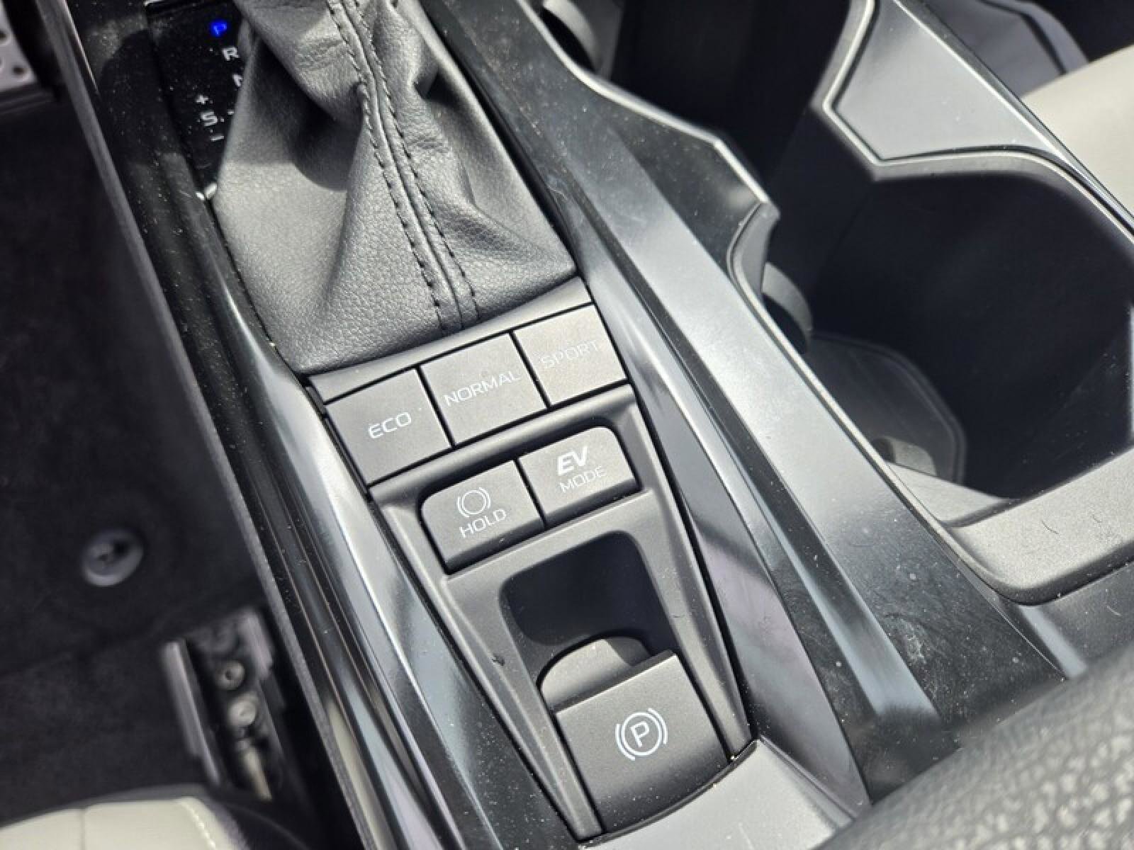 Used 2025 Toyota Camry SE image 15