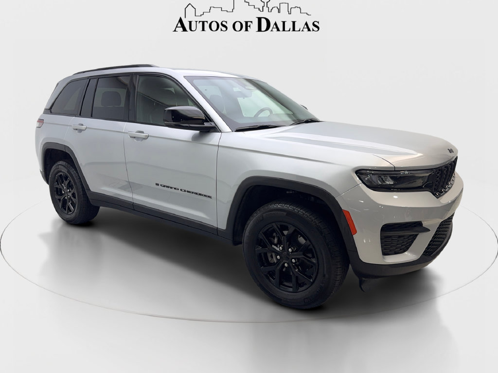 Used 2025 Jeep Grand Cherokee Altitude RWD image 5