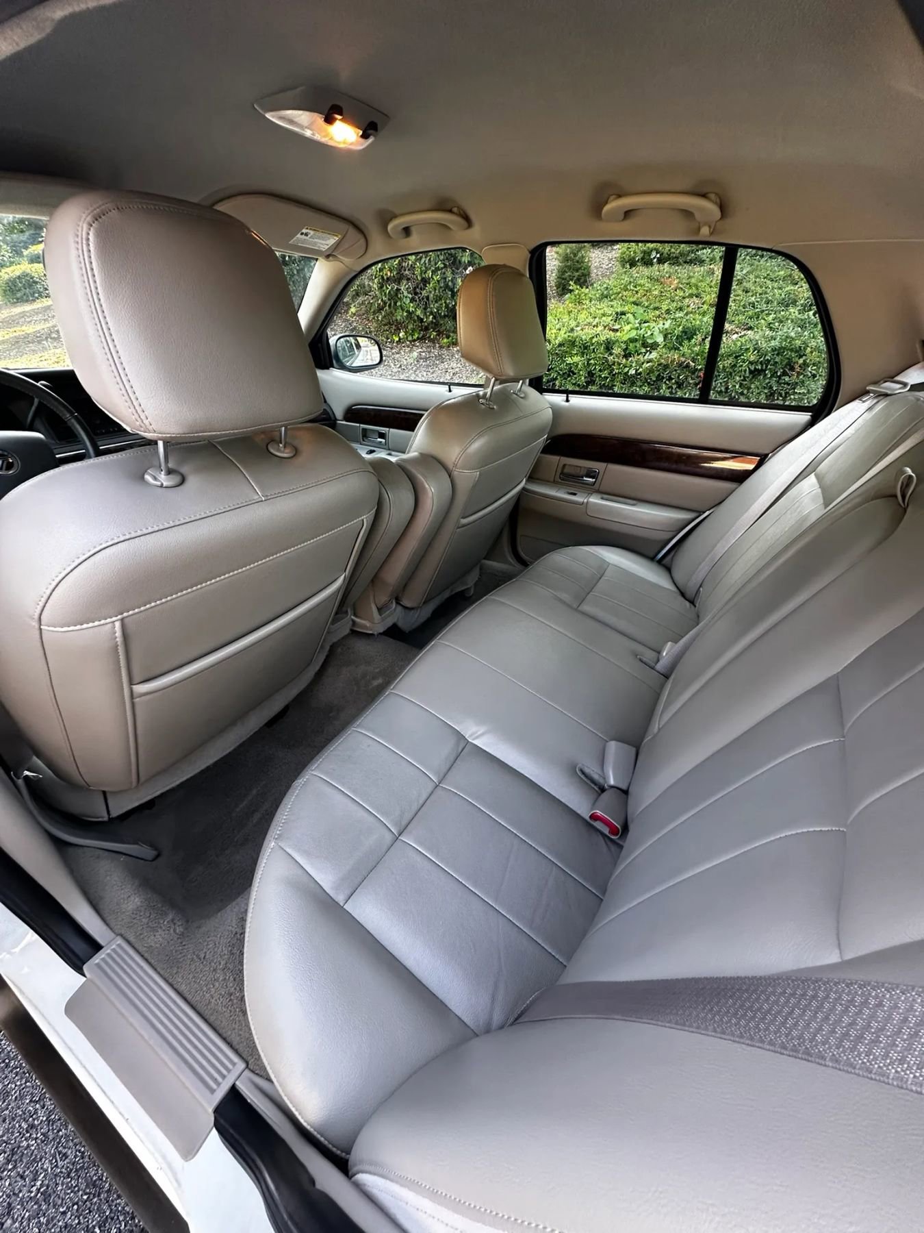 Used 2010 Mercury Grand Marquis LS RWD image 28