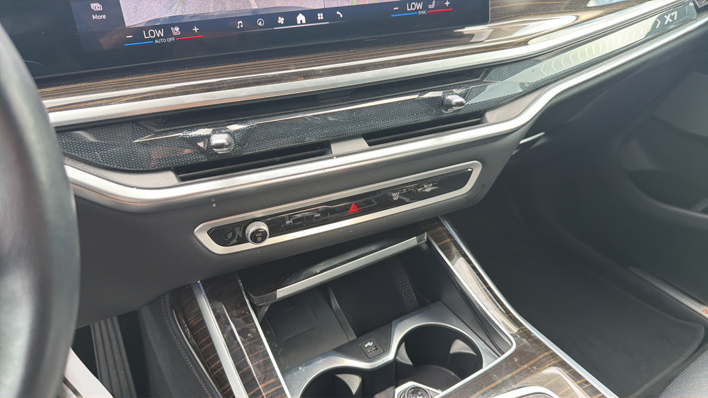Used 2025 BMW X7 xDrive40i w/ Premium Package AWD/4WD image 27