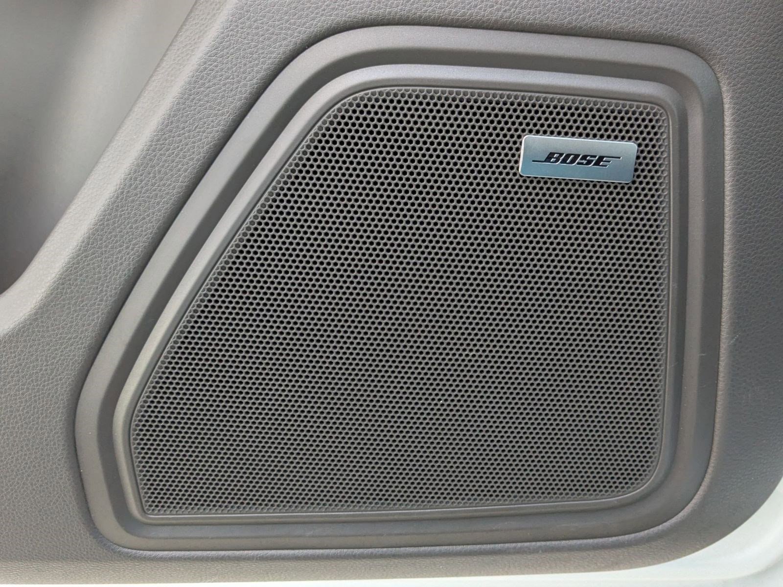 Certified 2025 Porsche Macan image 14