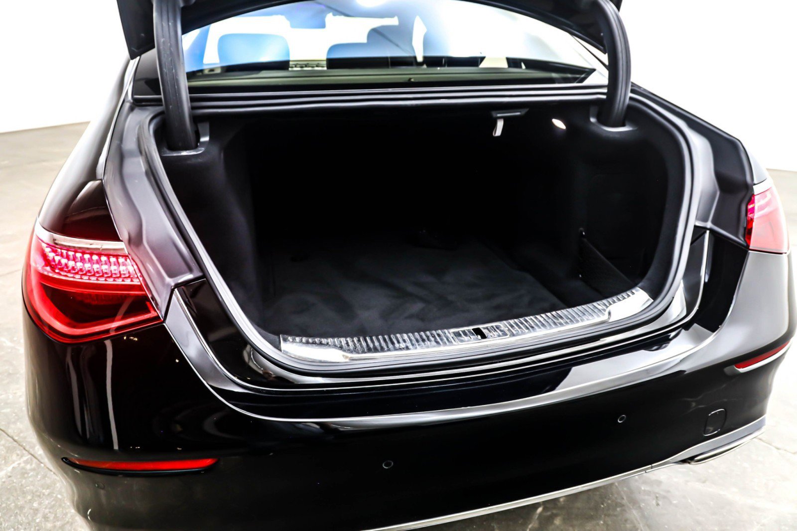 Certified 2023 Mercedes-Benz S 500 4MATIC image 24