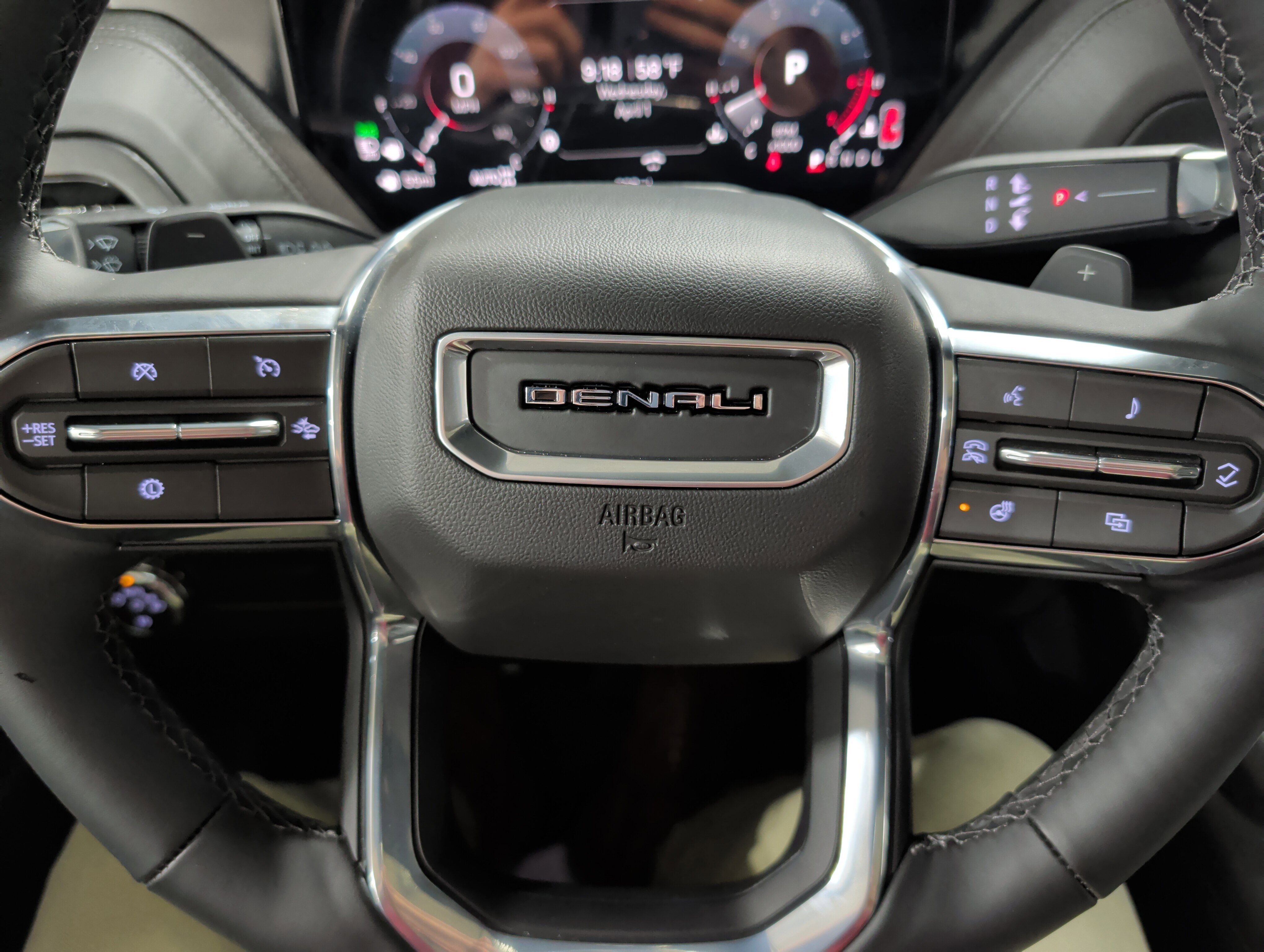 Used 2026 GMC Yukon Denali w/ Sun & Power Step Package image 11