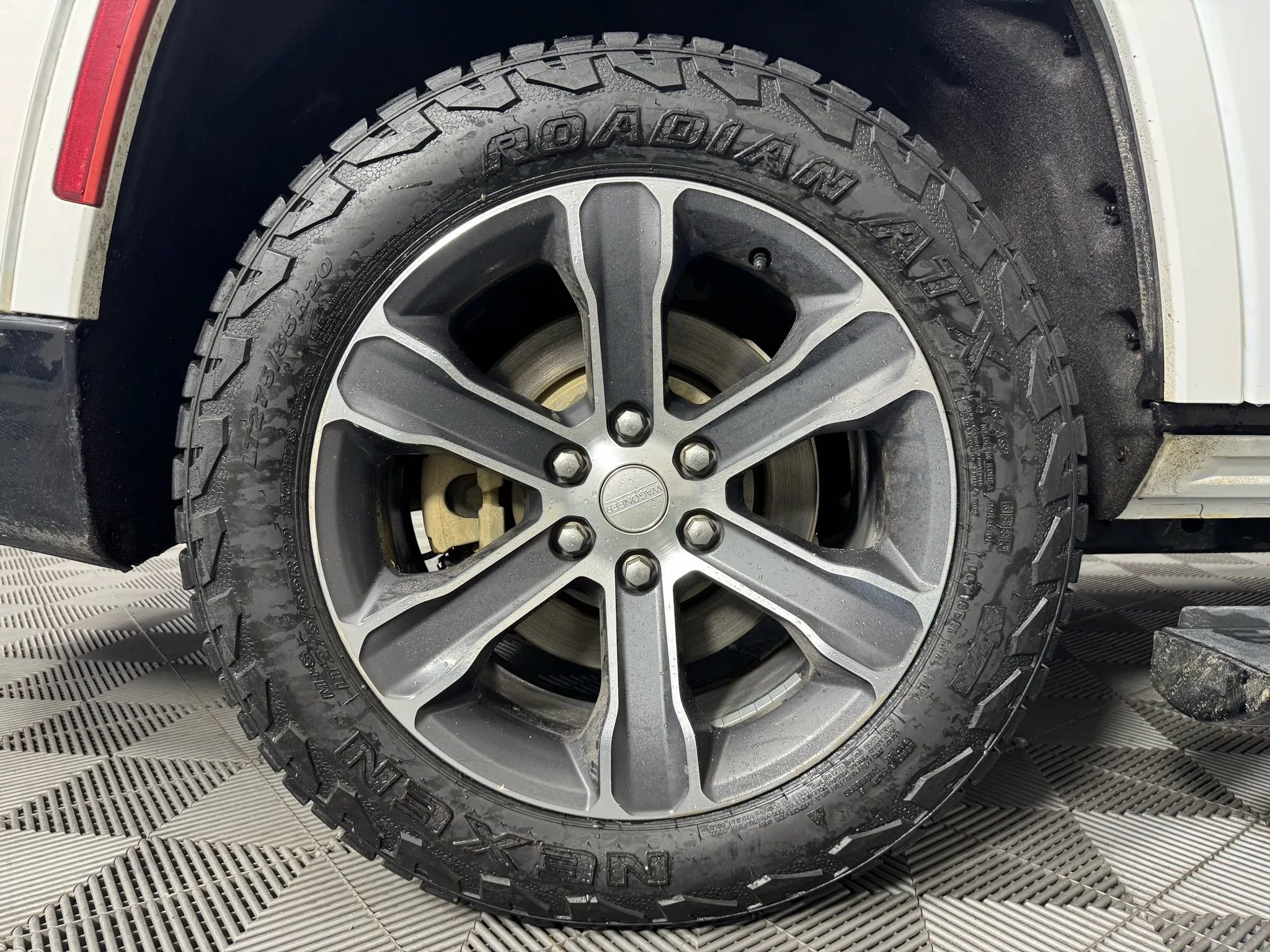 Used 2023 Jeep Grand Wagoneer 4WD w/ Flexible Seating Group image 49