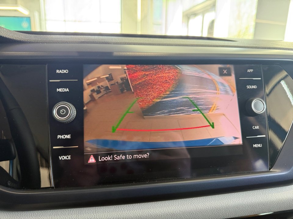 Certified 2022 Volkswagen Taos SE w/ Panoramic Sunroof Package image 23