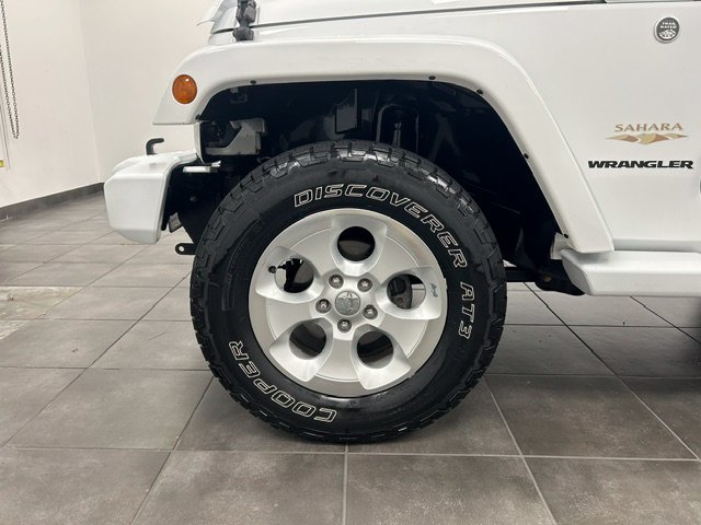 Used 2014 Jeep Wrangler Sahara w/ Dual Top Group AWD/4WD image 27