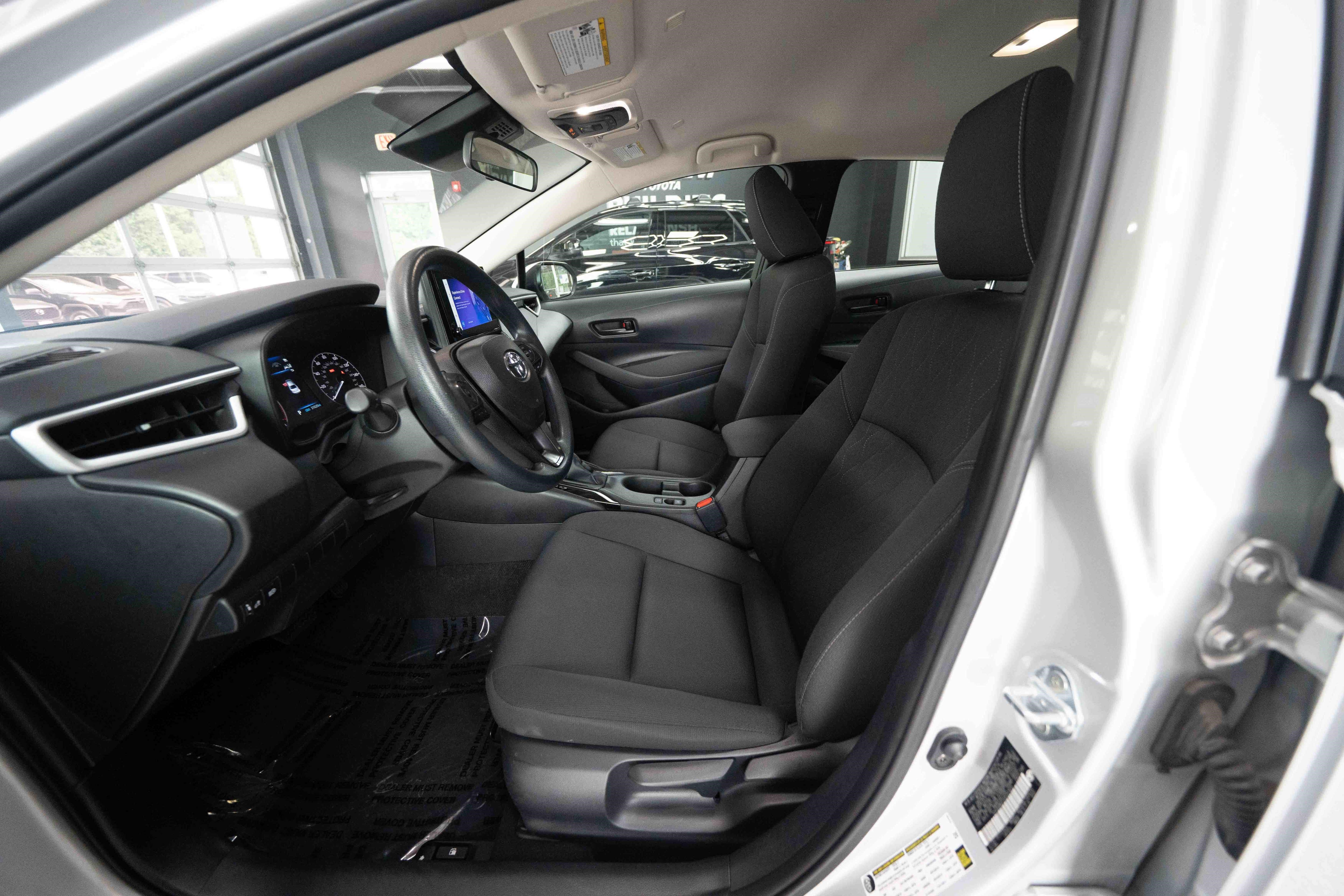 Used 2025 Toyota Corolla LE FWD image 9