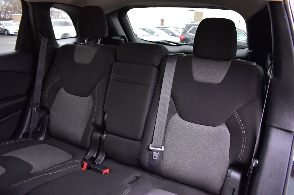 Used 2016 Jeep Cherokee Sport image 19