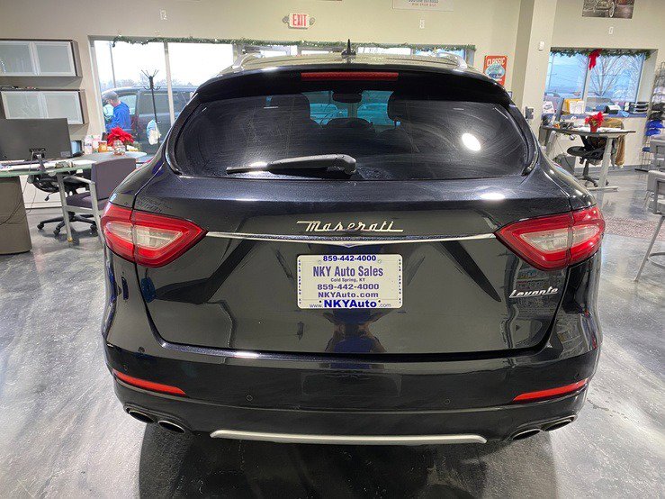 Used 2017 Maserati Levante S image 4