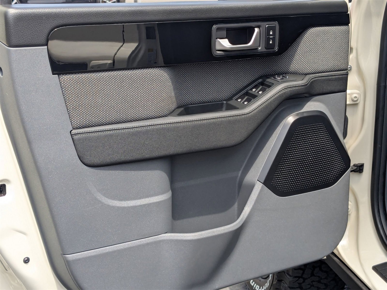 Used 2024 INEOS Grenadier image 11