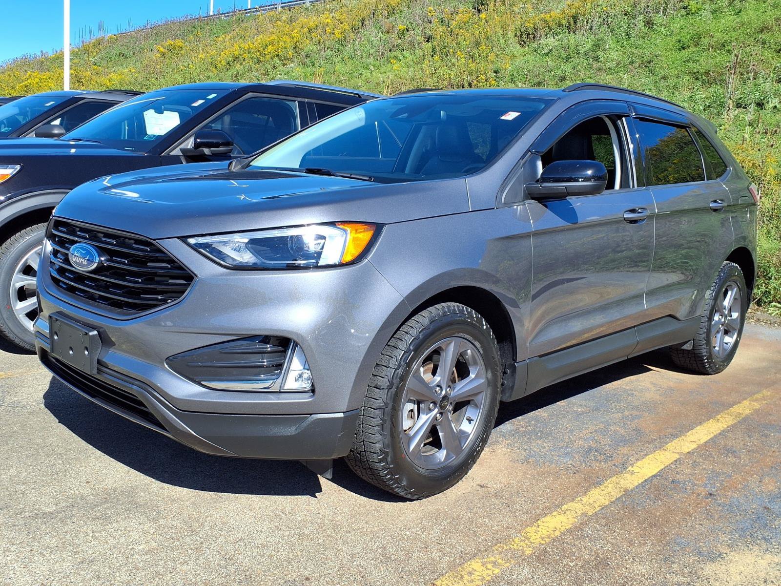 Used 2024 Ford Edge SEL w/ Sport Appearance Package AWD/4WD image 3