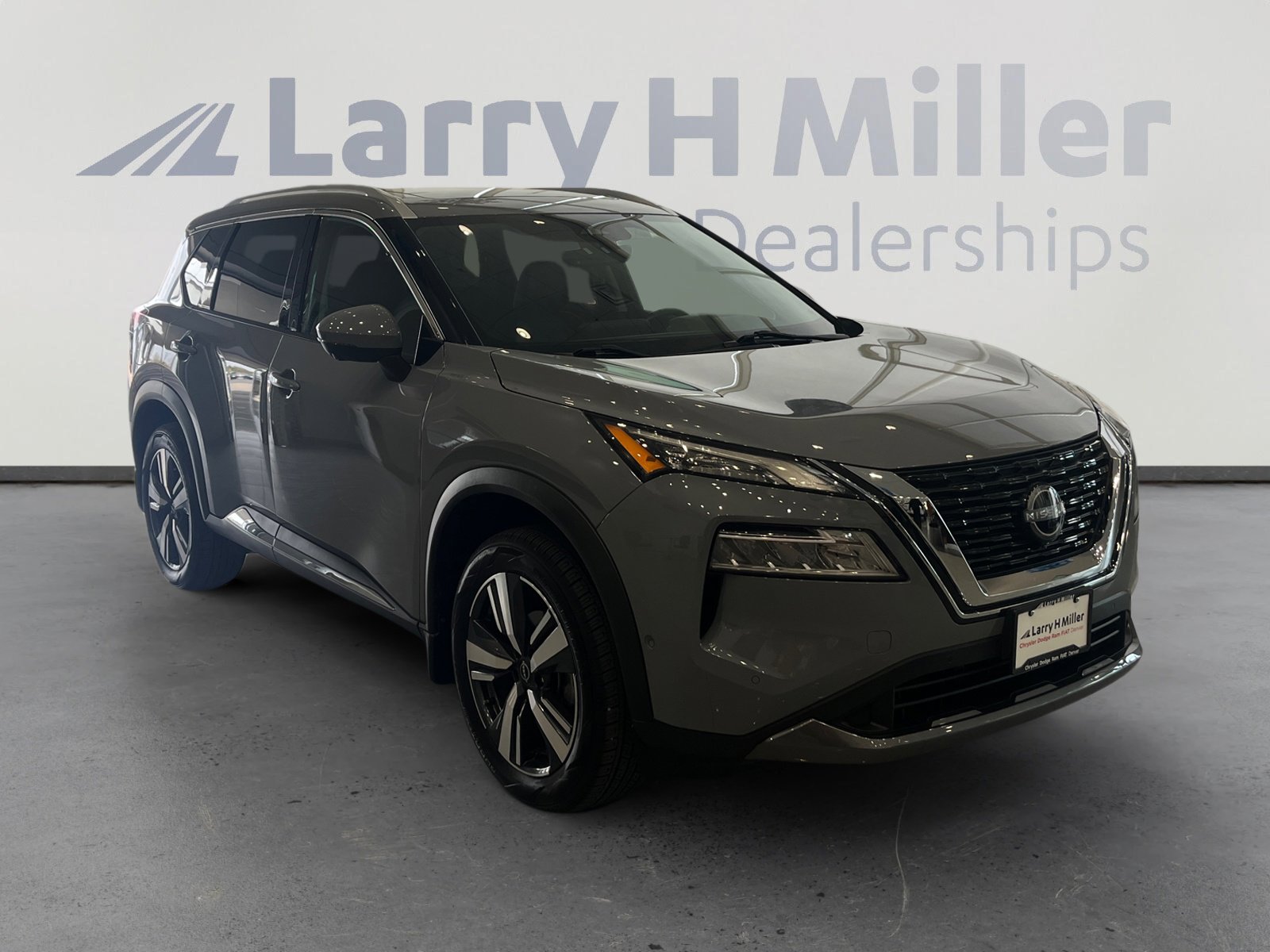 Used 2023 Nissan Rogue SL w/ SL Premium Package image 7