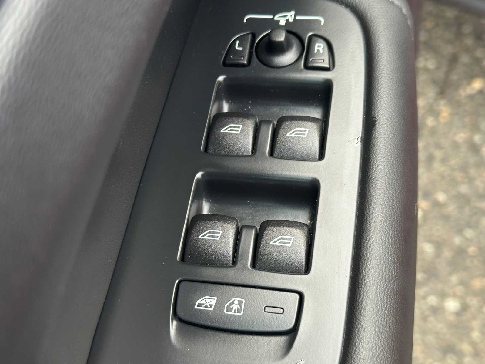 Certified 2023 Volvo XC60 B5 Plus w/ Climate Package image 20