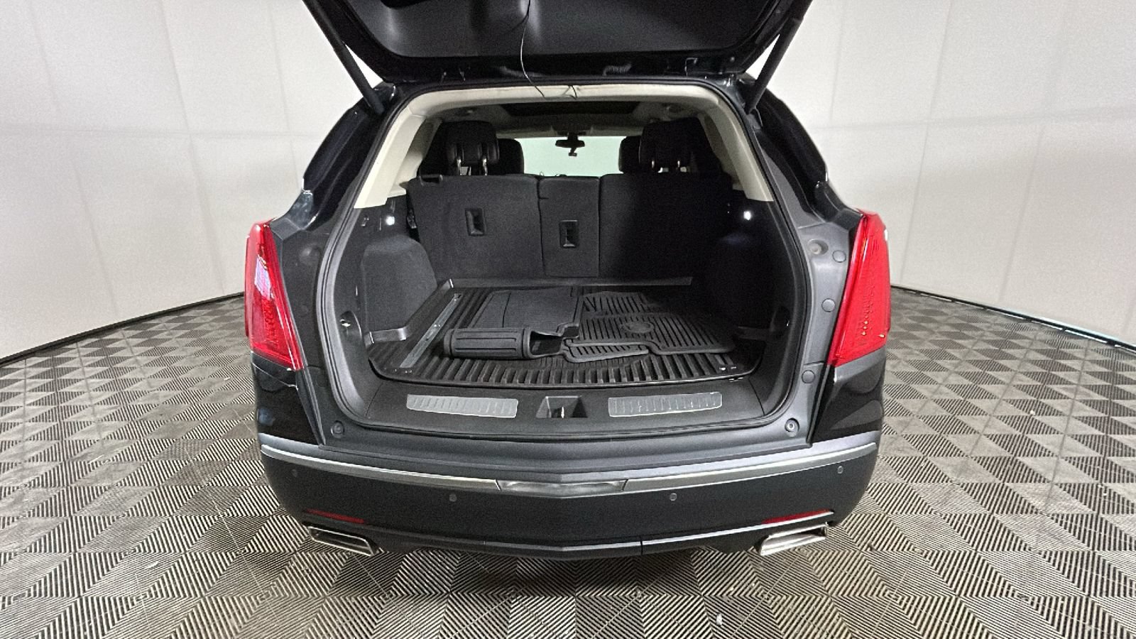 Used 2017 Cadillac XT5 Luxury AWD/4WD image 33