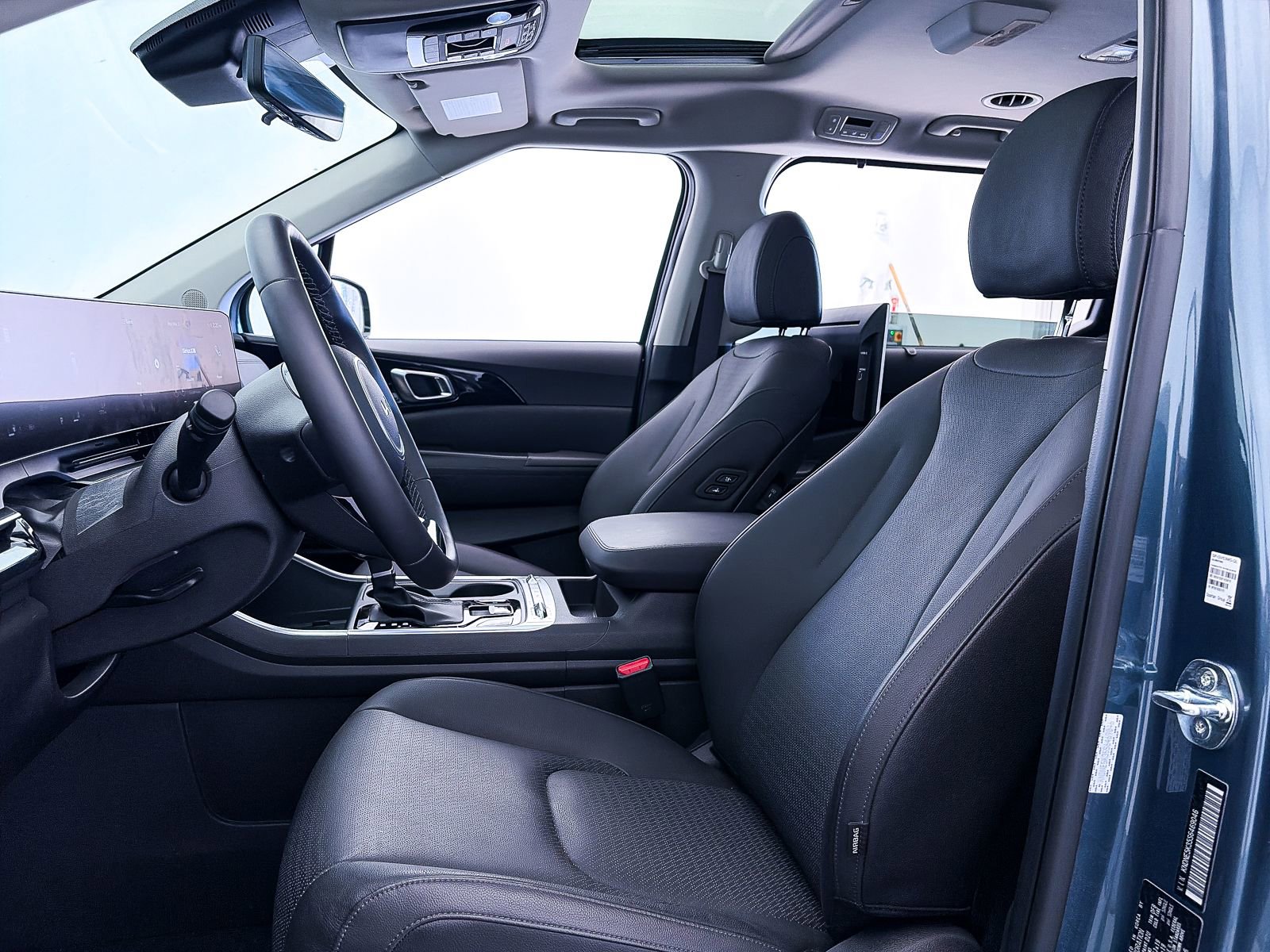 Used 2025 Kia Carnival image 21