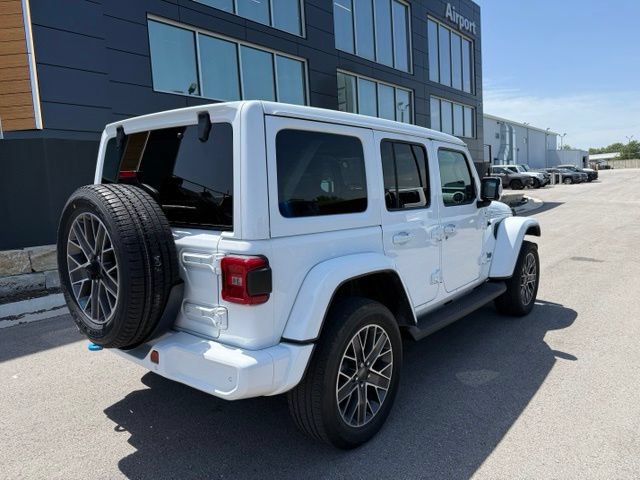 Used 2023 Jeep Wrangler Unlimited Sahara AWD/4WD image 3