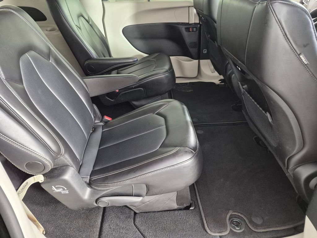 Used 2024 Chrysler Pacifica Touring-L FWD image 30