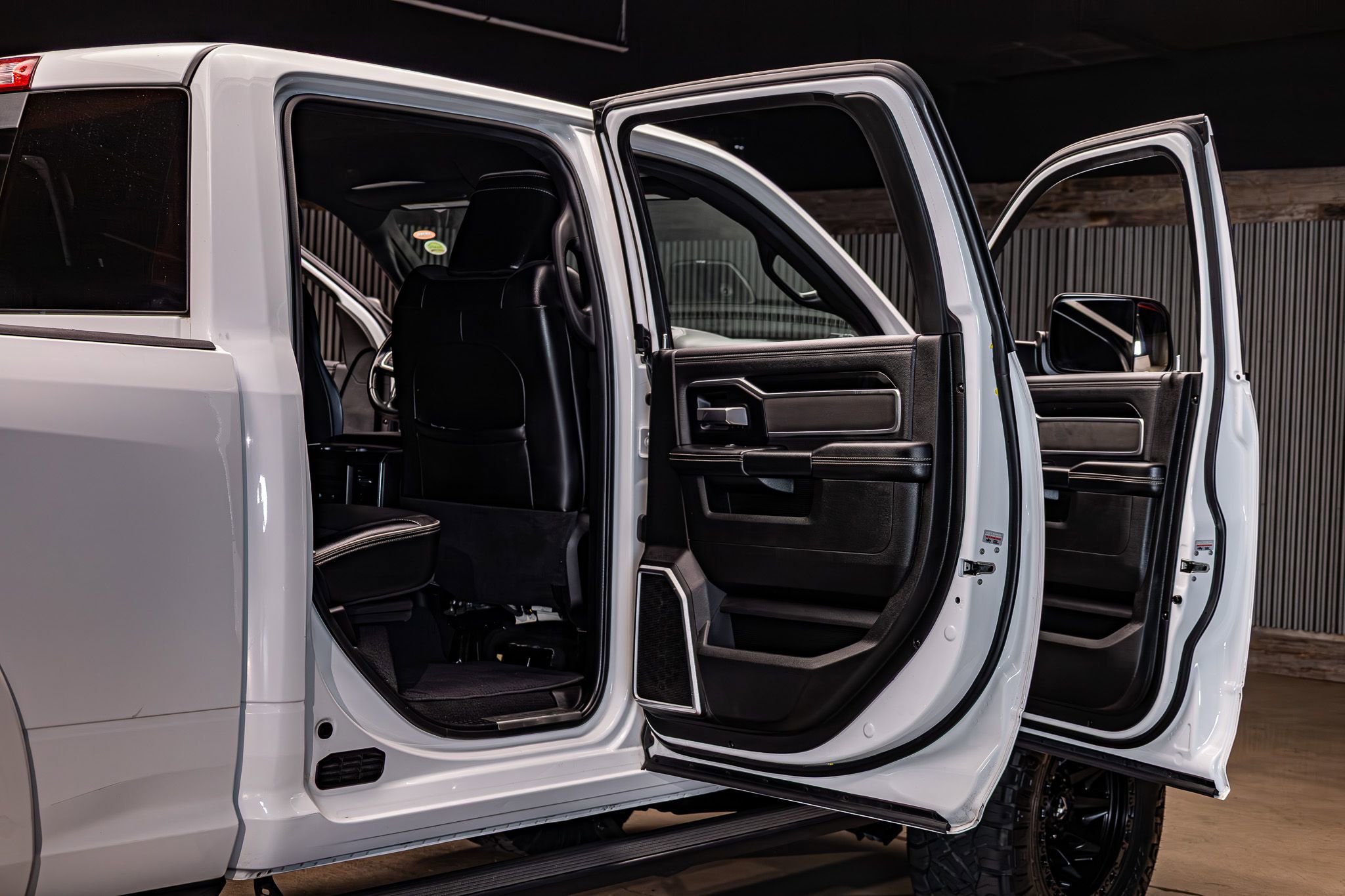 Used 2022 RAM 2500 Laramie w/ Night Edition image 31