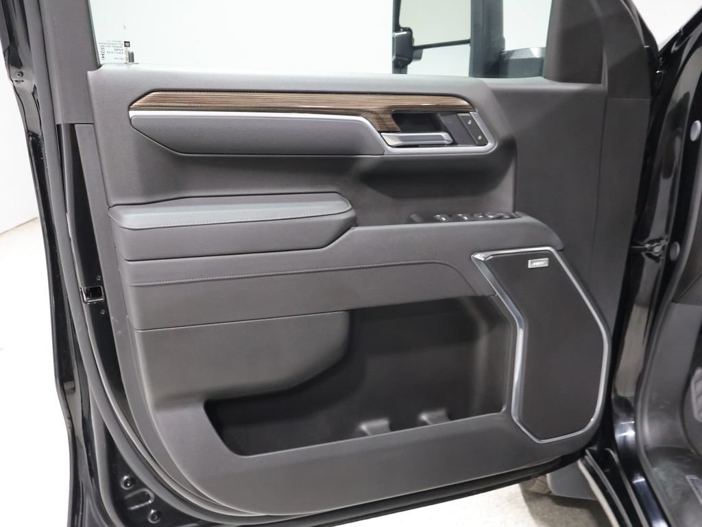 Used 2025 Chevrolet Silverado 1500 RST w/ Convenience Package II AWD/4WD image 13