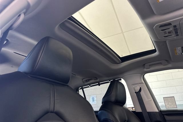 Used 2020 Toyota Highlander XLE AWD/4WD image 23