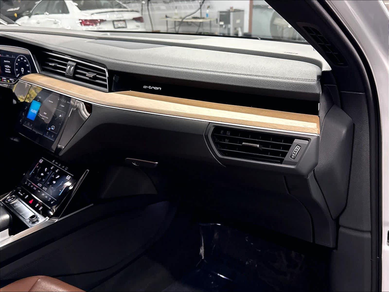 Used 2024 Audi Q8 e-tron Premium Plus AWD/4WD image 19