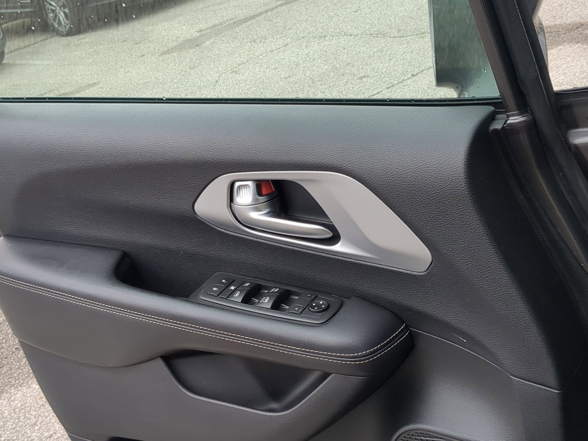 Used 2018 Chrysler Pacifica Touring-L w/ S Appearance Package image 13