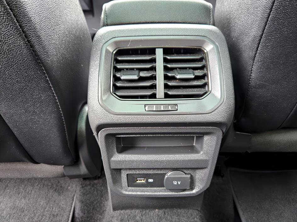 Used 2020 Volkswagen Tiguan SE image 12