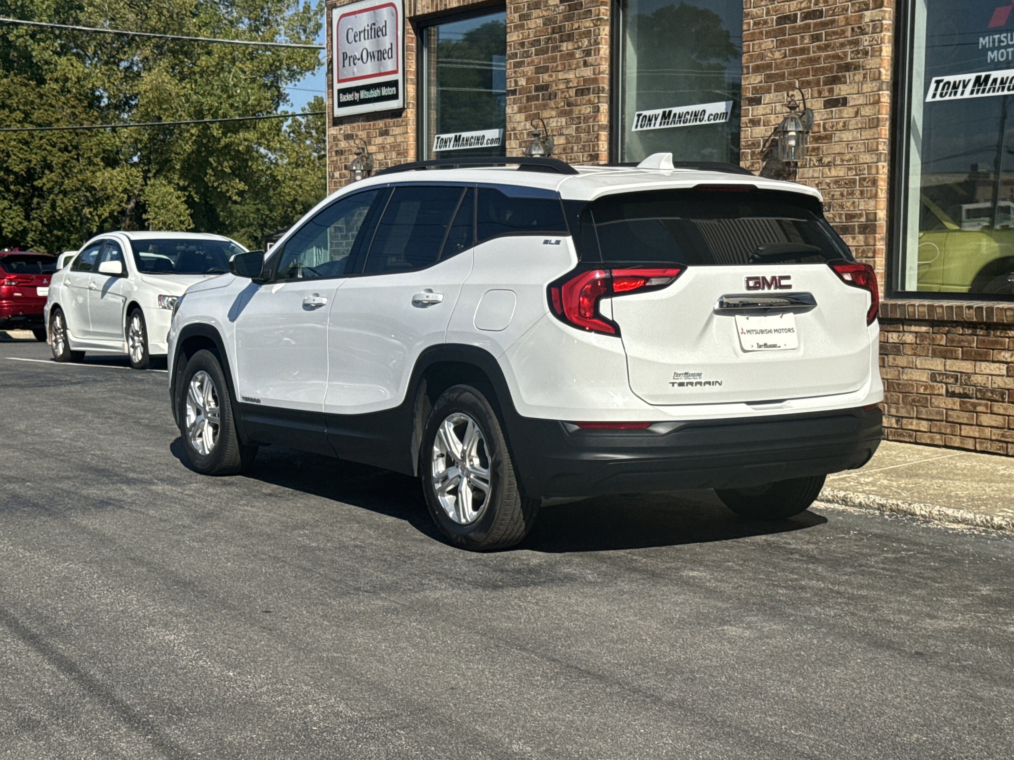 Used 2019 GMC Terrain SLE w/ Driver Convenience Package image 3