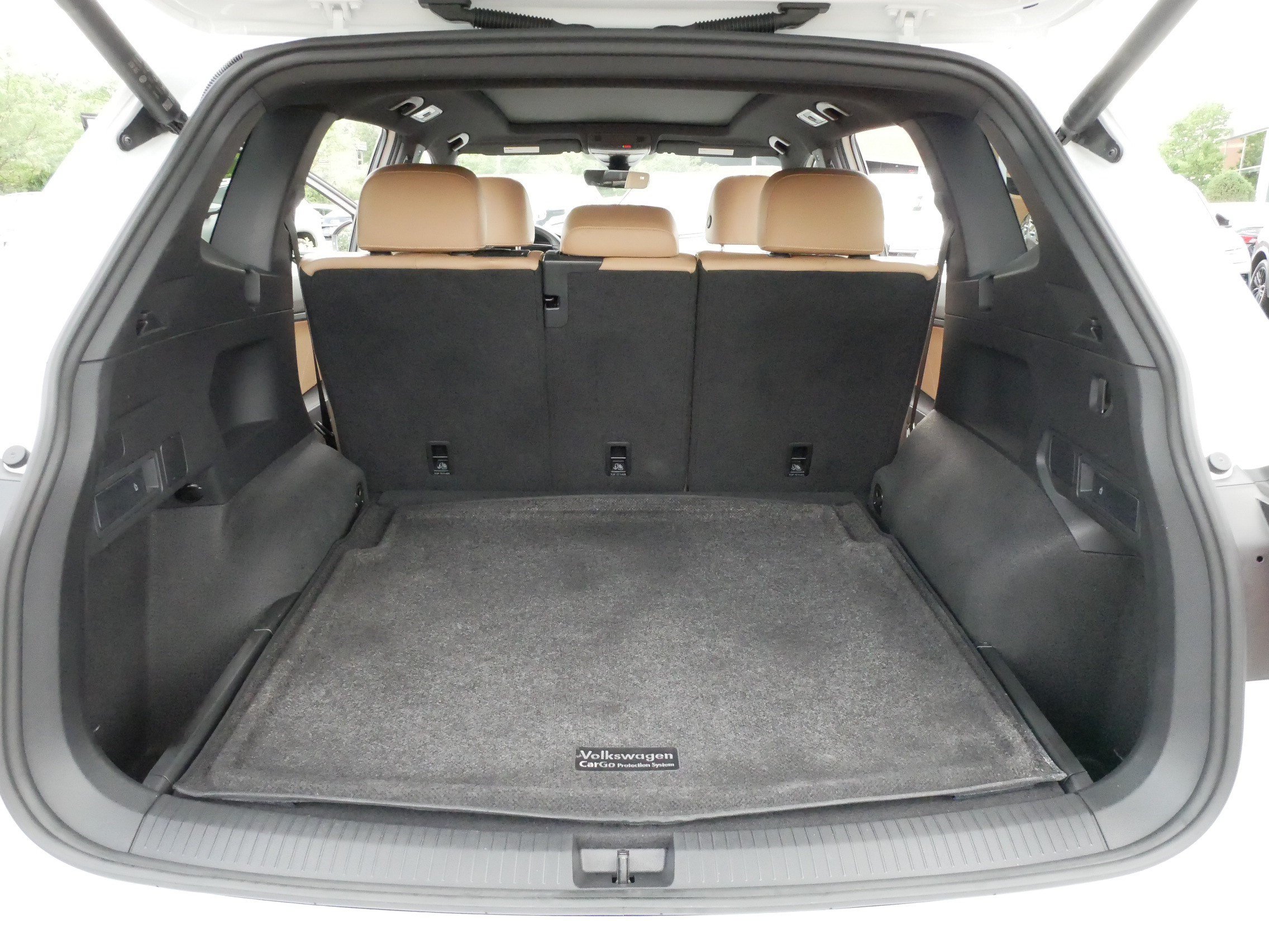 Used 2024 Volkswagen Tiguan SE R-Line AWD/4WD image 18