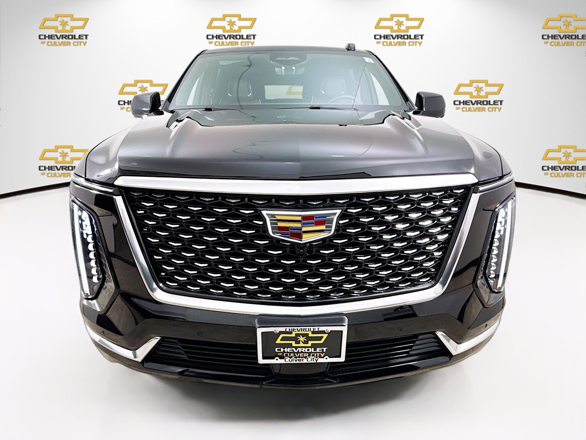 Used 2025 Cadillac Escalade ESV Premium Luxury image 2