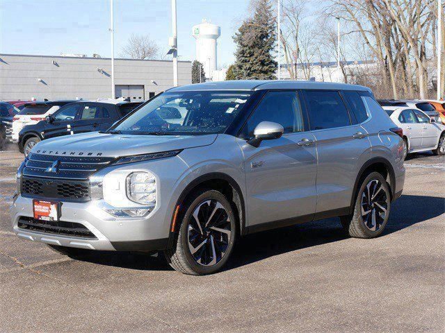 Used 2025 Mitsubishi Outlander SE image 3