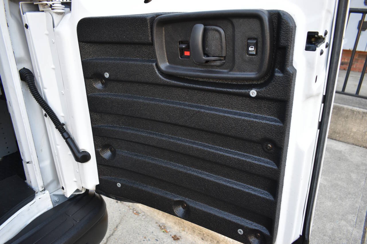 Used 2015 Chevrolet Express 2500 RWD image 12