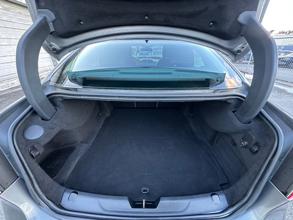 Used 2018 Jaguar XE Premium image 27