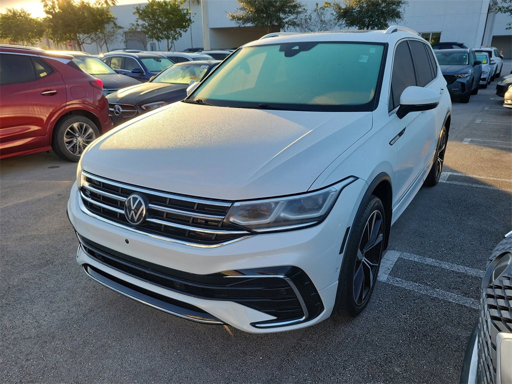 Used 2022 Volkswagen Tiguan SEL R-Line image 2