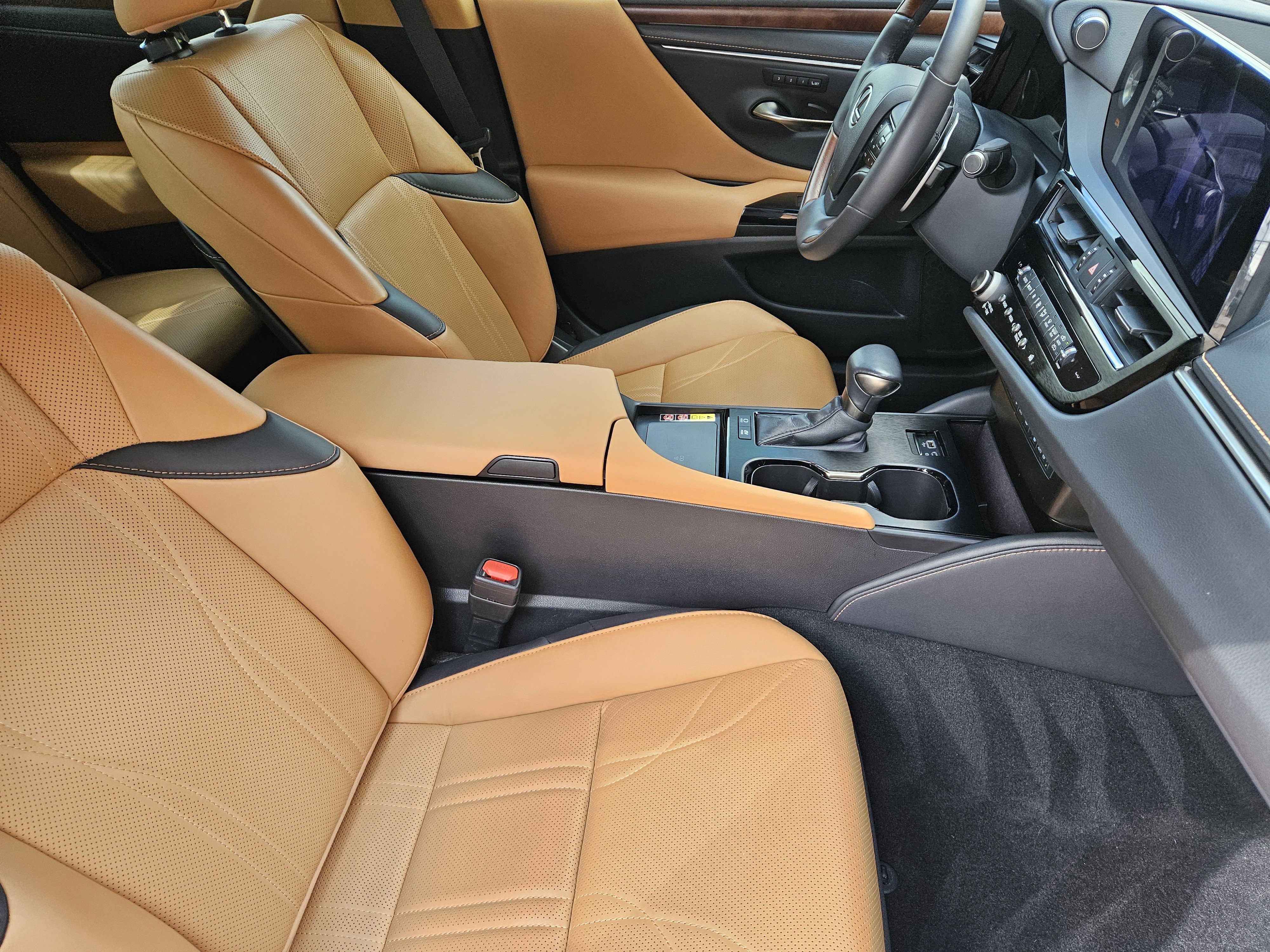 Used 2023 Lexus ES 300h Ultra Luxury w/ Accessory Package (Z2) FWD image 15
