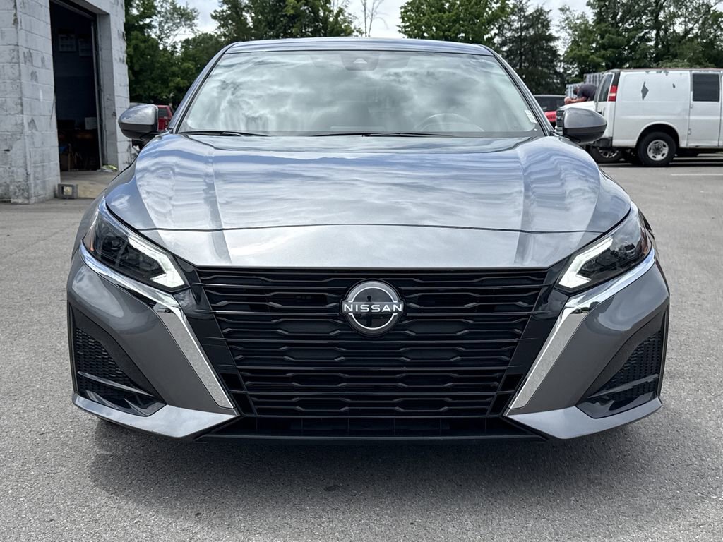 Used 2023 Nissan Altima 2.5 SV FWD image 8