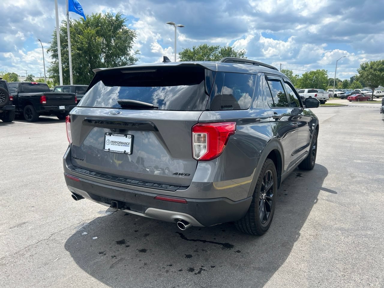 Used 2021 Ford Explorer Limited w/ Equipment Group 301A AWD/4WD image 3