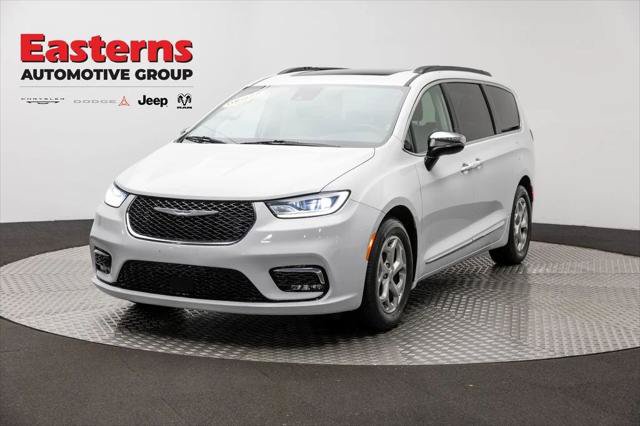 Certified 2023 Chrysler Pacifica Limited FWD image 1