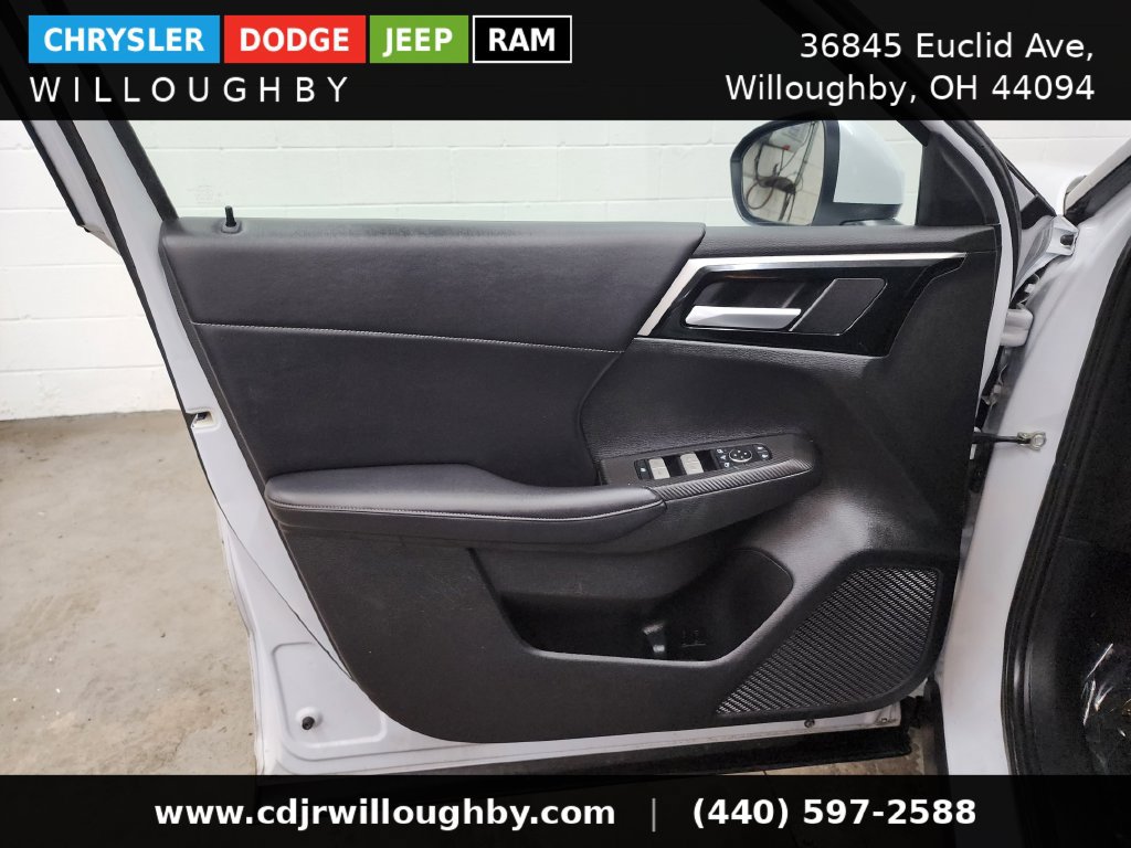 Used 2024 Mitsubishi Outlander AWD image 11