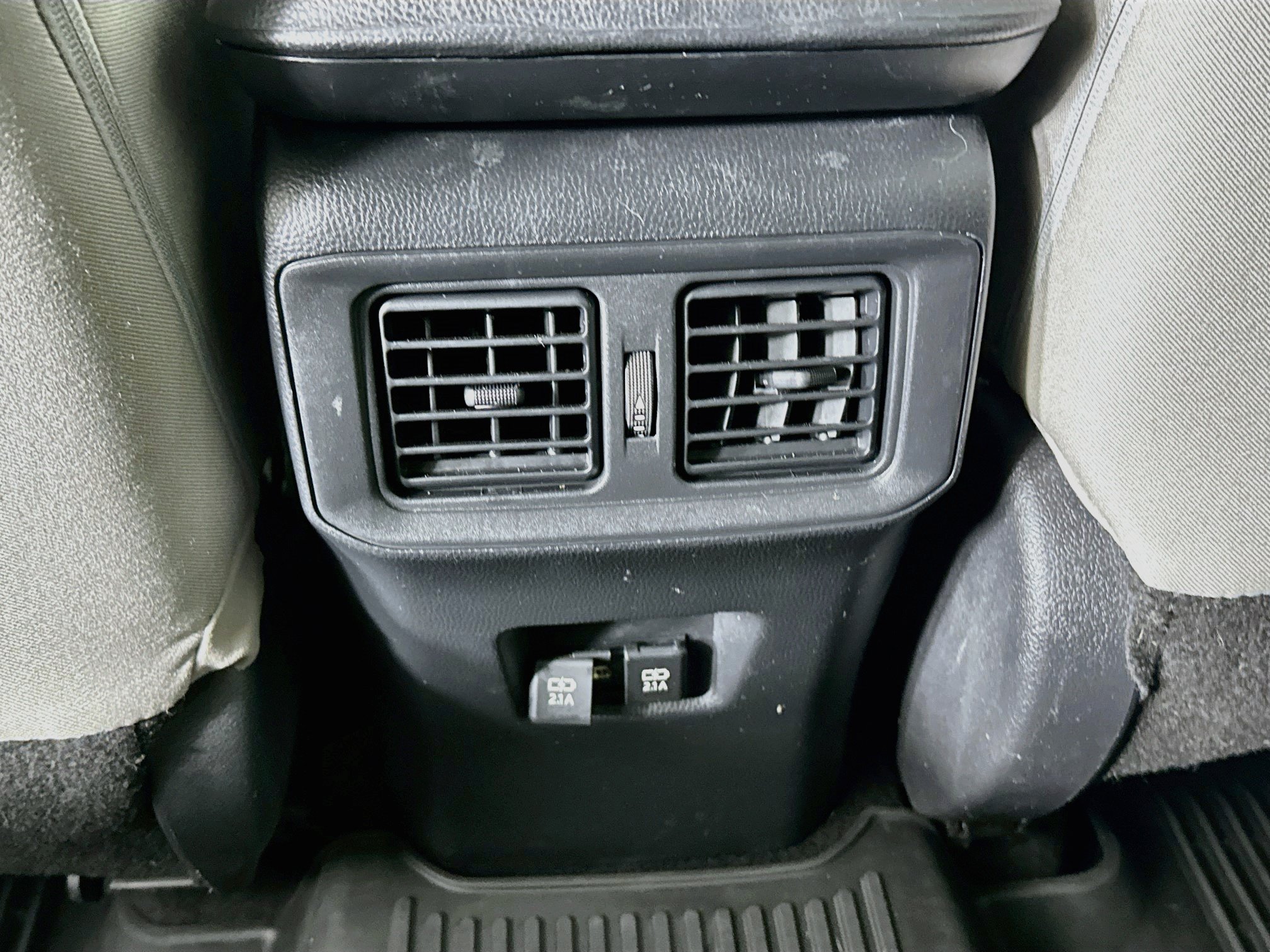 Used 2021 Toyota RAV4 XLE w/ Convenience Package FWD image 28