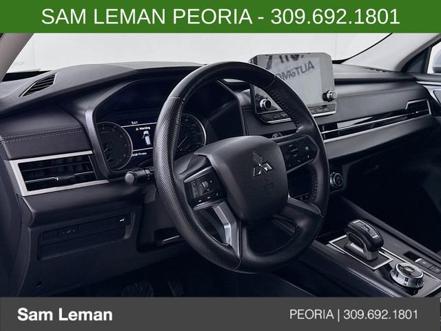 Used 2024 Mitsubishi Outlander SE image 9