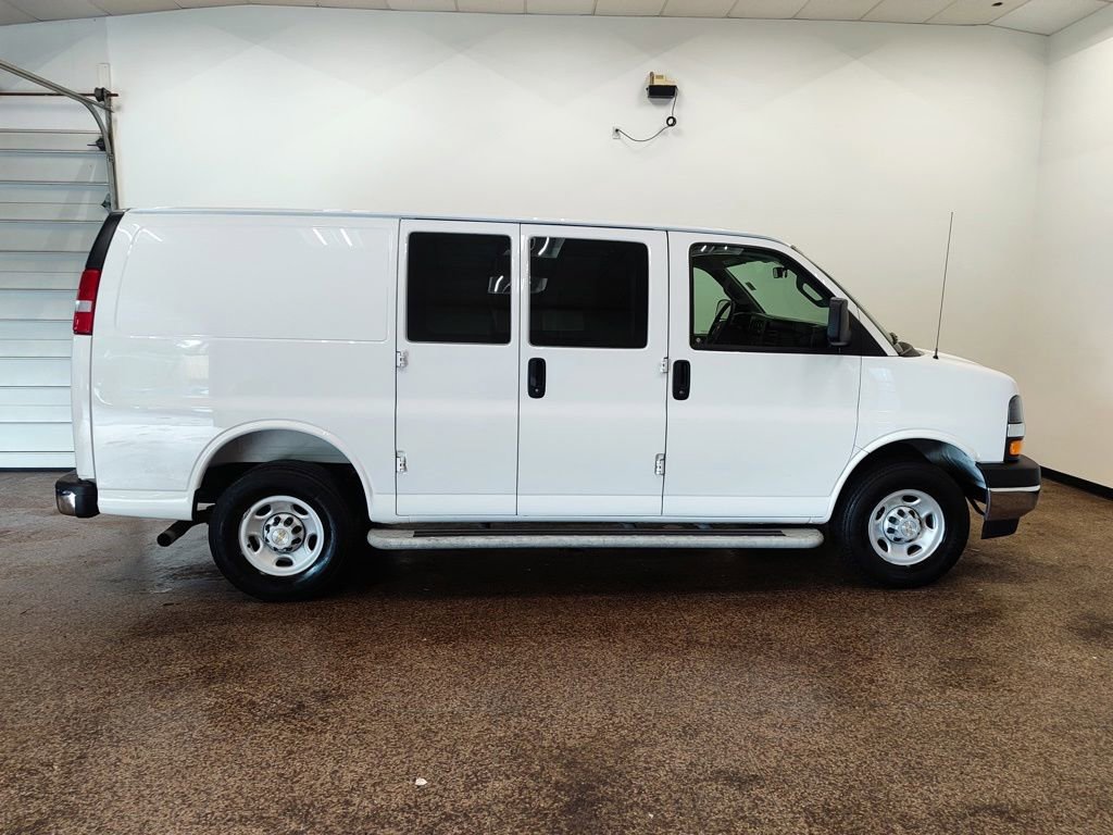 Used 2025 Chevrolet Express 2500 w/ Driver Convenience Package RWD image 7